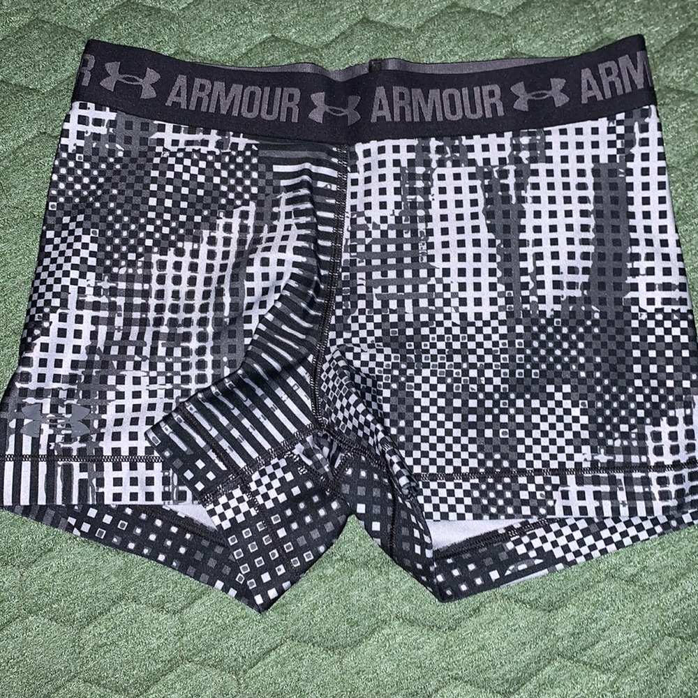 Small under armor spandex shorts